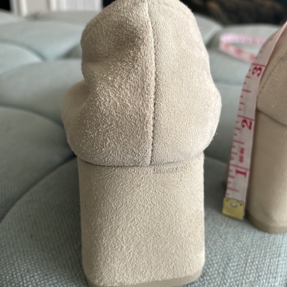 Mercedes Castillo Suede Emilia Mid Heels - Picture 16 of 16